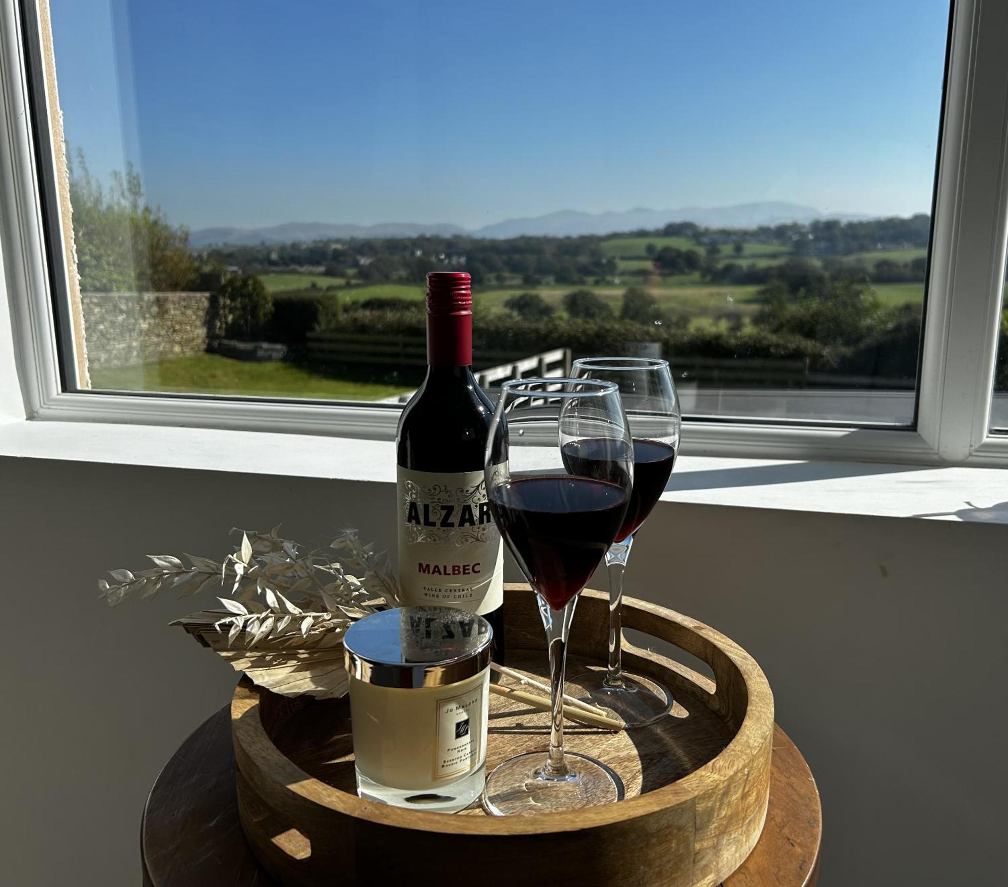 Luxury Cottage, Views Of The Lakes With Hot Tub Holiday home *